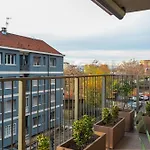 アパート Crespi Terrace, Private Parking, A Few Steps From The Metro ミラノ
