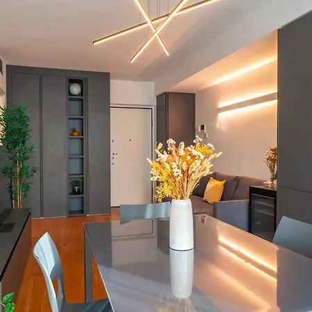 Crespi Terrace, Private Parking, A Few Steps From The Metro * Milan