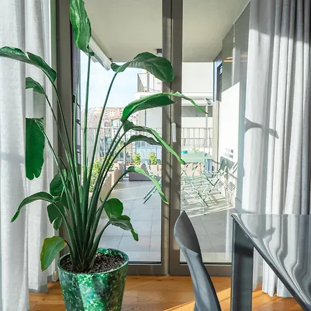 Apartment Crespi Terrace, Private Parking, A Few Steps From The Metro