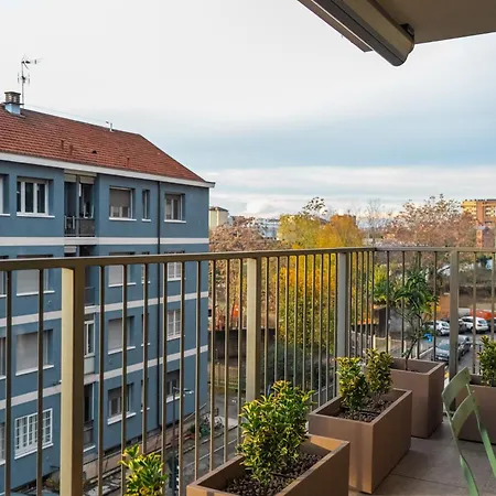 Apartment Crespi Terrace, Private Parking, A Few Steps From The Metro Milan